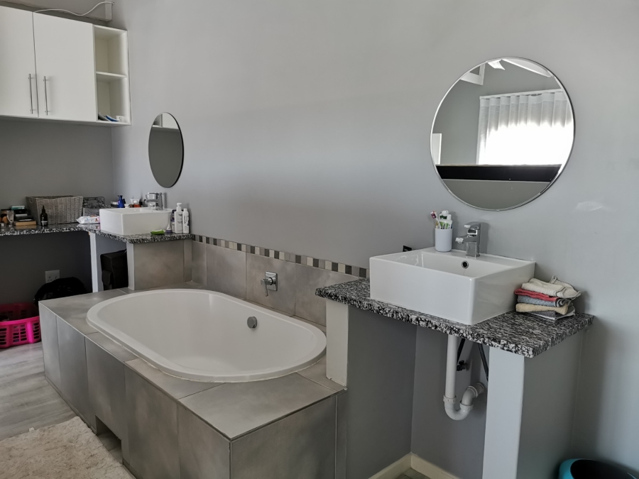 4 Bedroom Property for Sale in Beacon Bay Eastern Cape